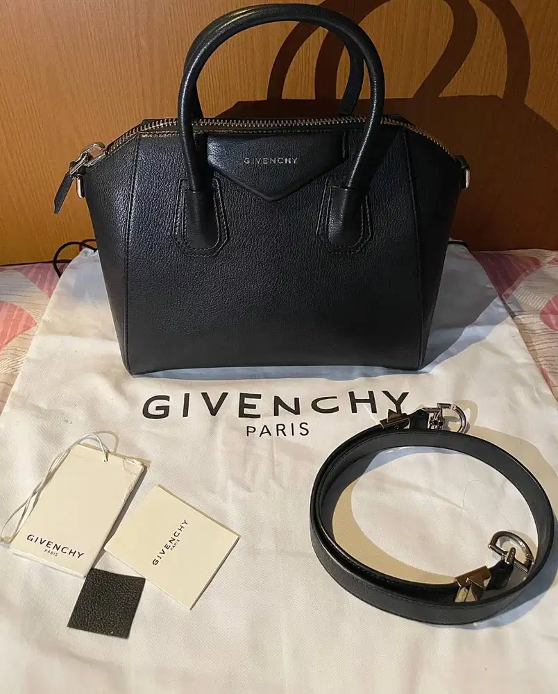Givenchy Antigona 2018 Black - Like New!
