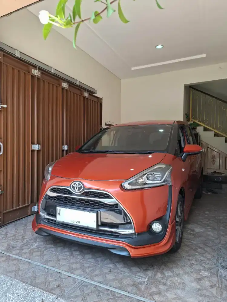 Toyota sienta Q matic 2016