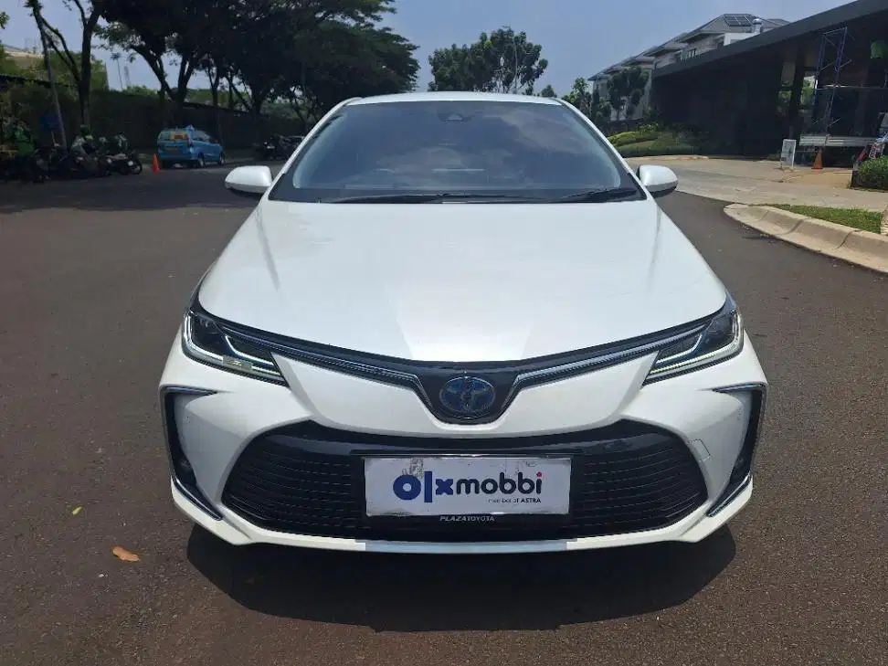 LOW DP Toyota Corolla Altis 1.8 Hybrid-AT 2022 UAI