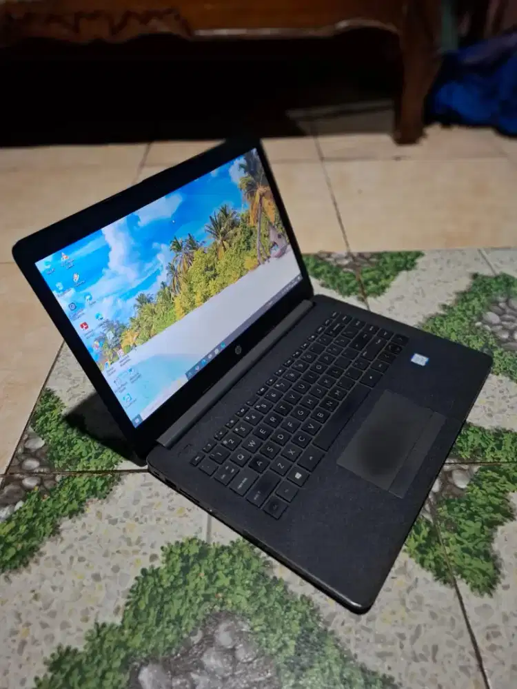 Laptop Hp 240 G6
Spesifikasi: