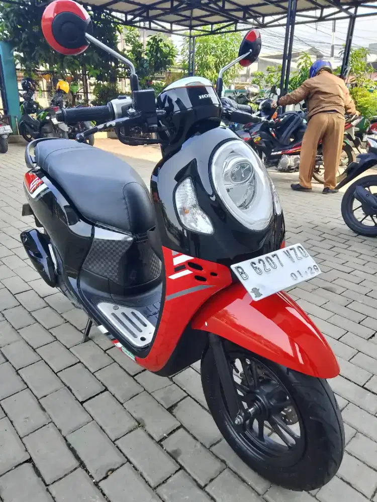 Scoopy sporty super istimewa