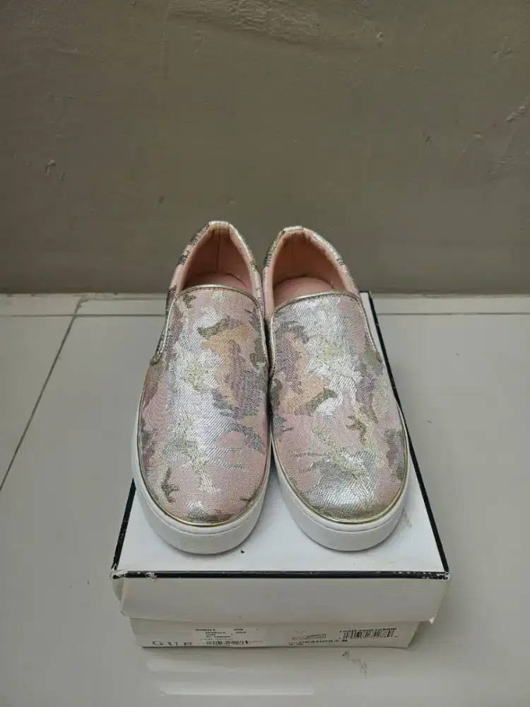GUESS ORI SEPATU