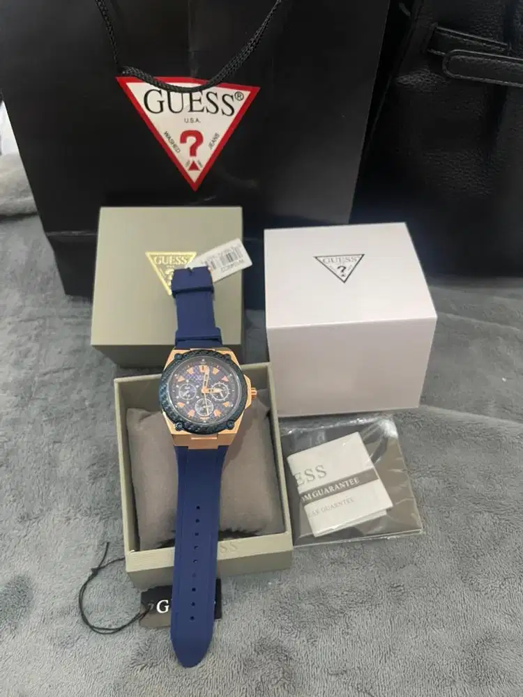 Jam tangan guess legaci rubber strap for man