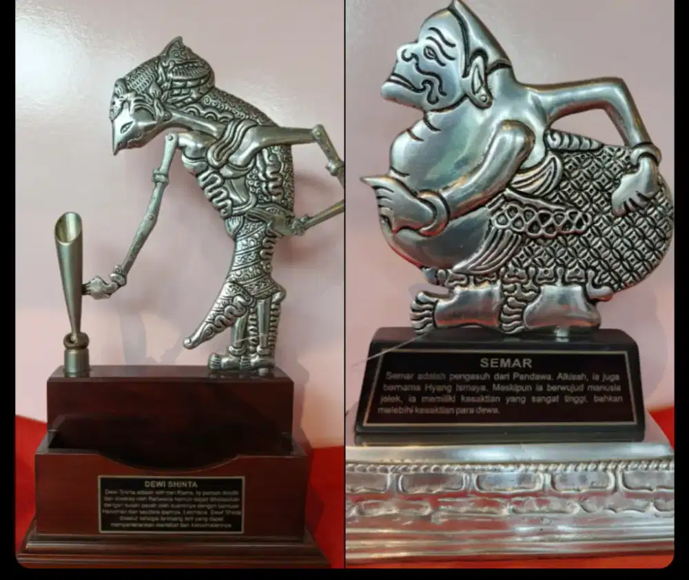 Pajangan wayang koleksi dapat dua