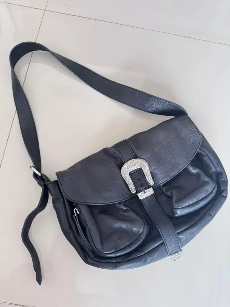 Kayn bag warna hitam