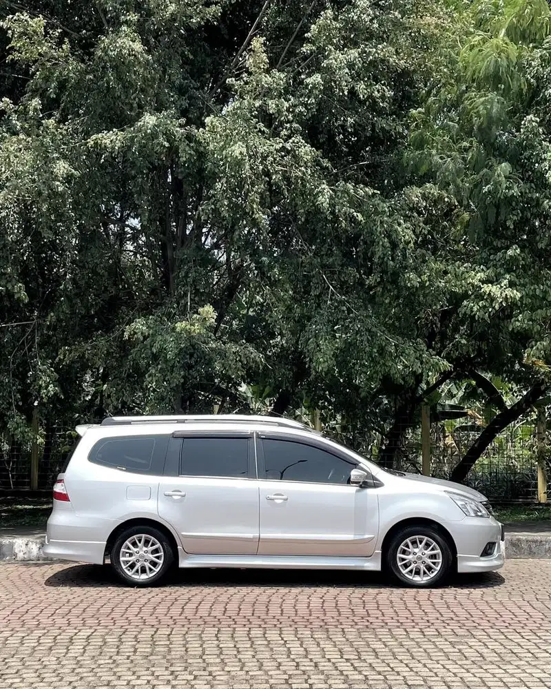 (Low Km 61.000-an) Nissan Grand Livina HighwayStar 2013 A/T