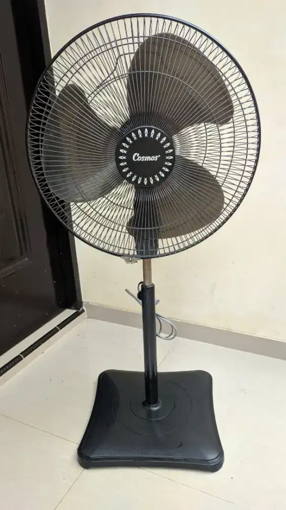 Kipas angin berdiri cosmos 16 inci