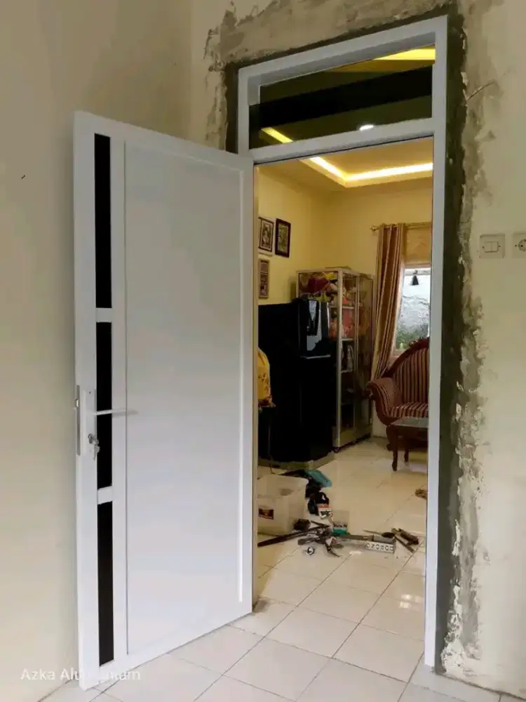 Kusen aluminium dan kaca