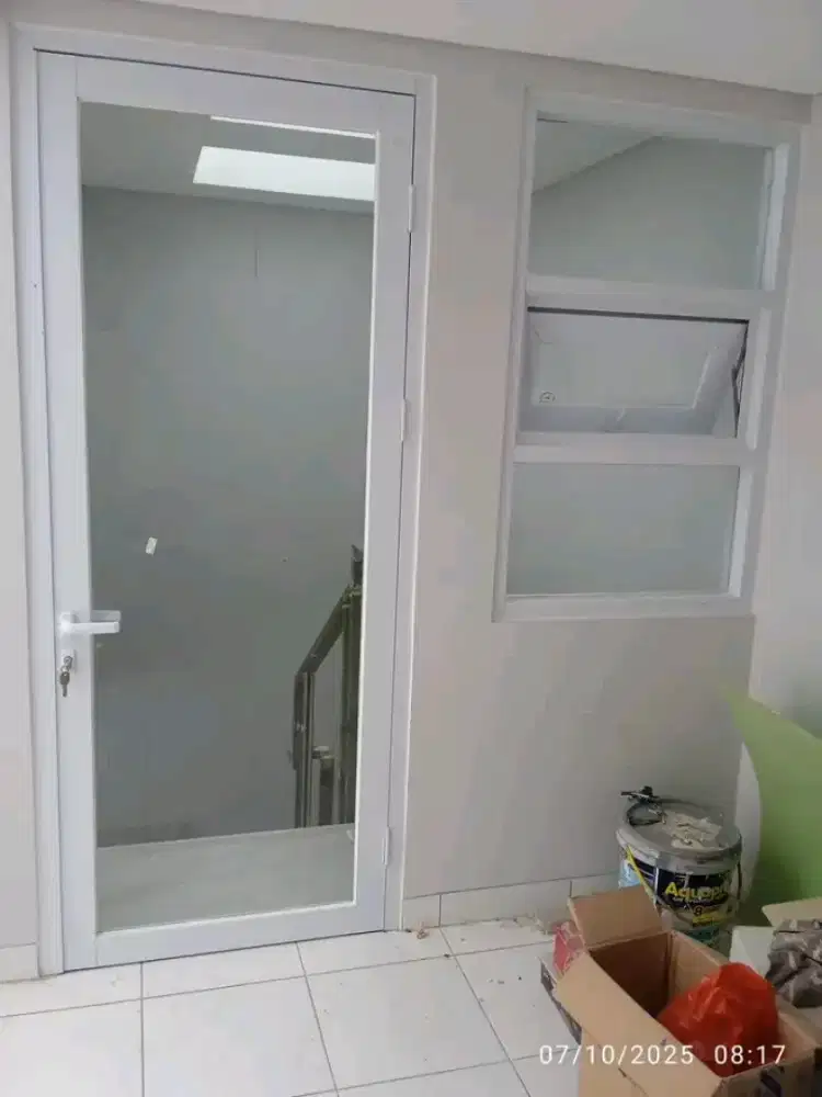 Kusen aluminium dan kaca