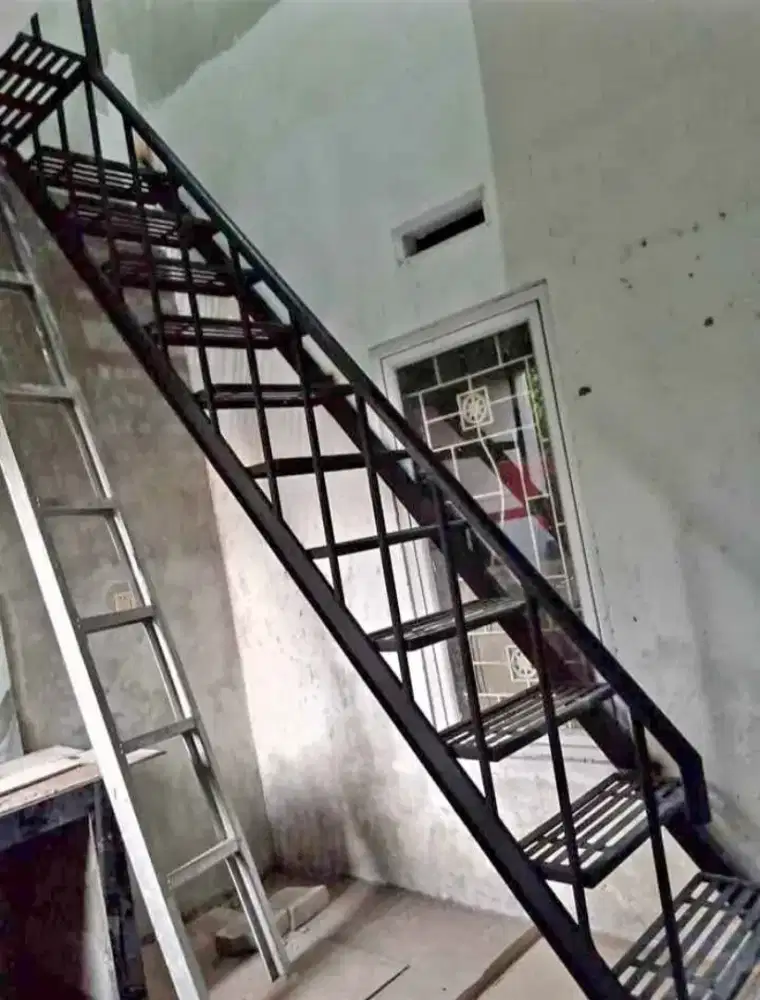 Tangga rebah tangga putar