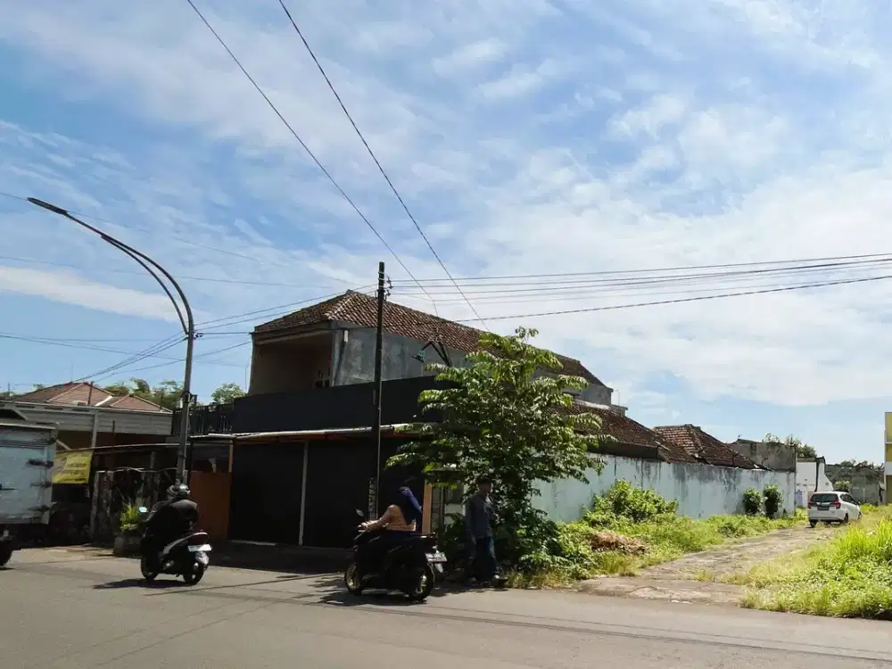 Rumah Pinggir Jalan Raya Kota Malang