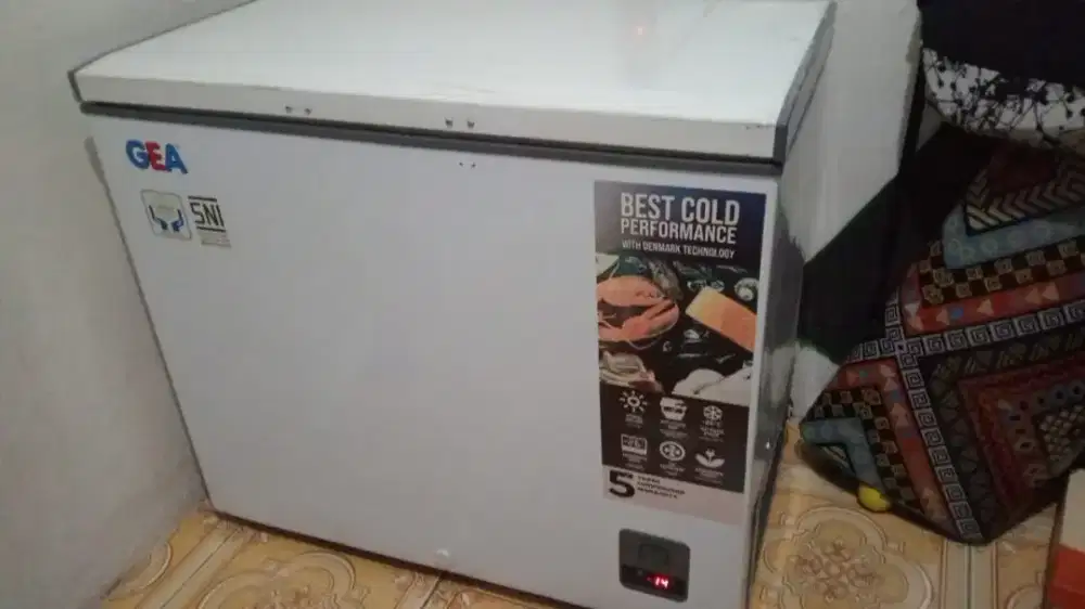 Dijual cepat freezer gea 220 liter