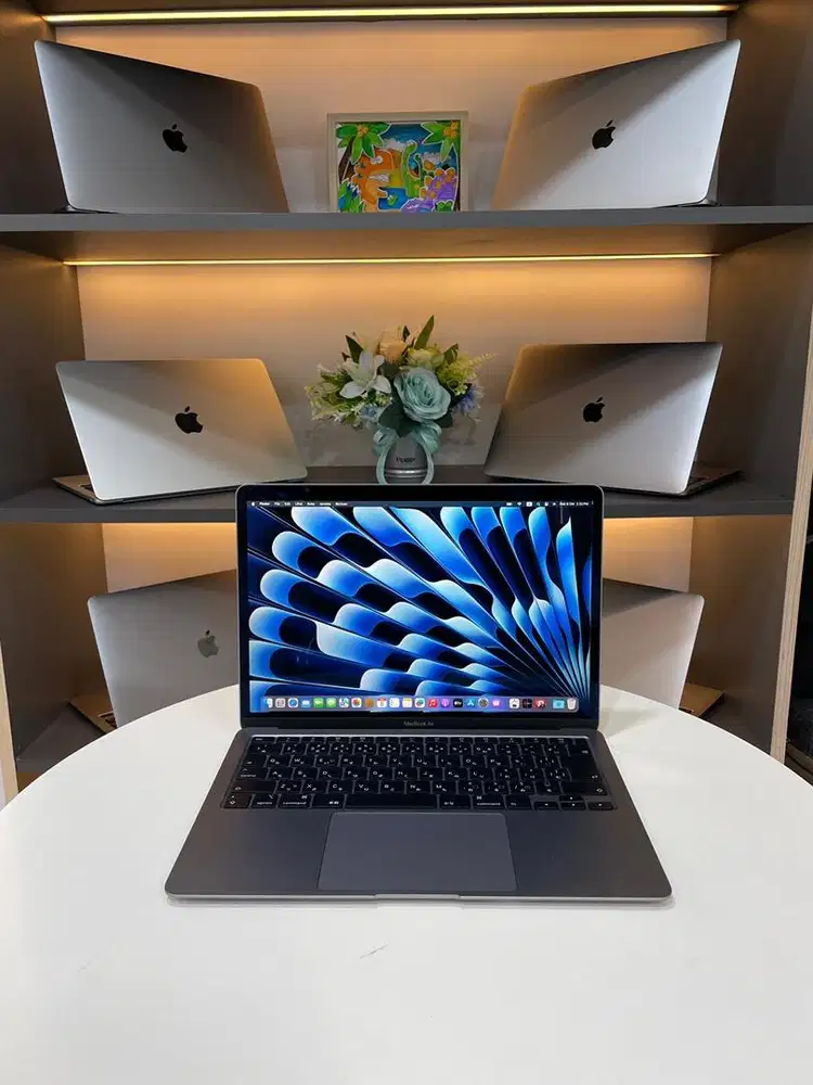 MacBook Air 2020 i7 Ram 8 GB Storage 512 GB