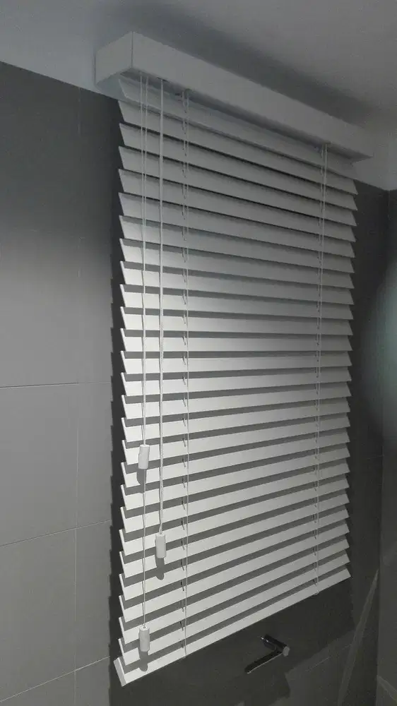 Jual & Pasang Tirai Roller Blind/Vertikal/Venetian/Roman Shades Kantor