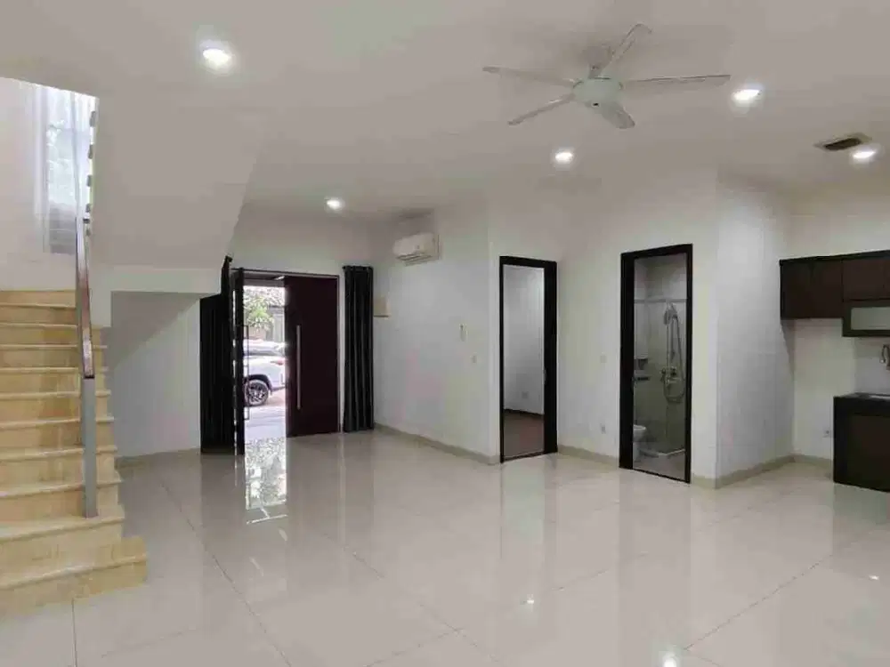 Disewakan Rumah Golf Island Cluster Symphony Pik uk 8x15m Furnished