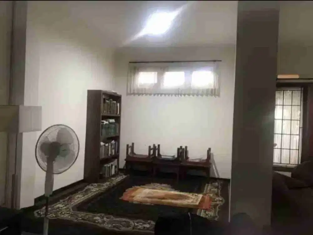 rumah mewah bangunan sangat kokoh 2 lt di cengger ayam suhat dekat kampus UB Brawijaya dan polinema