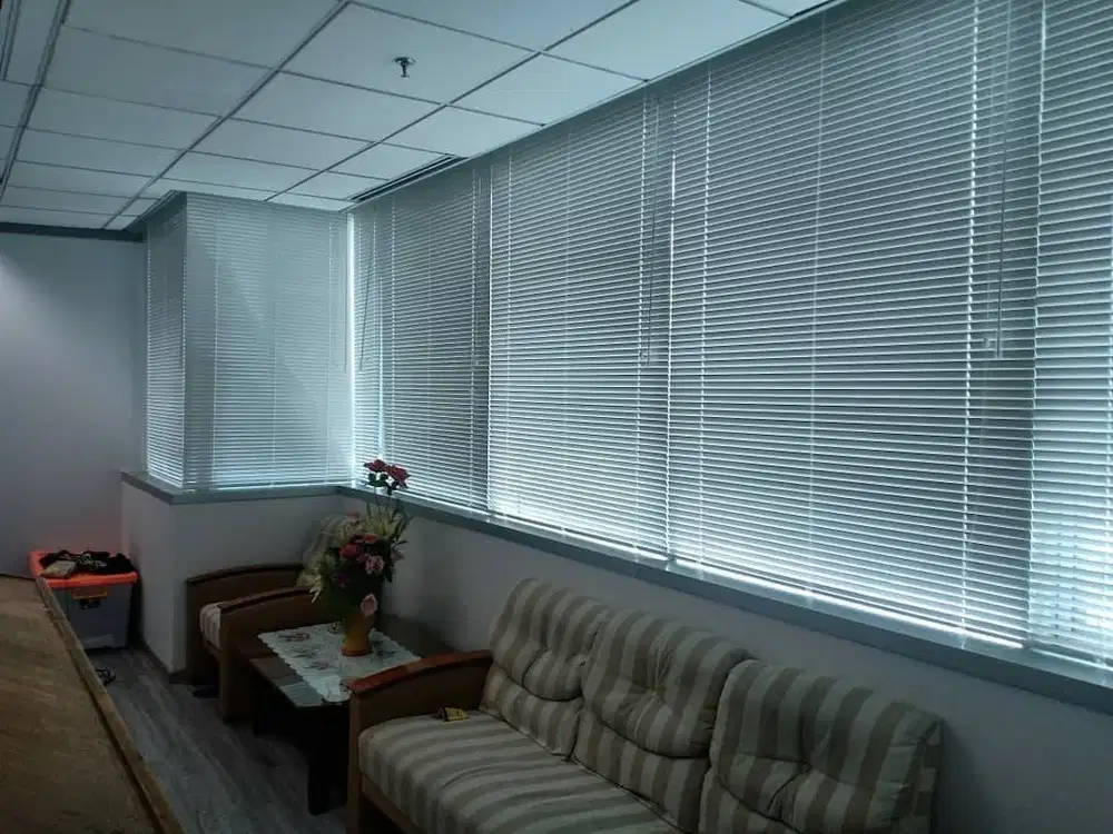 Jual & Pasang Tirai Roller Blind/Vertikal/Venetian/Roman Shades Kantor