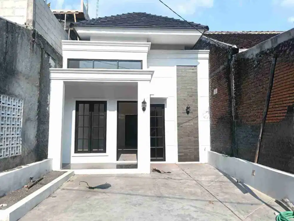 Rumah Gress Classic Modern di Colomadu