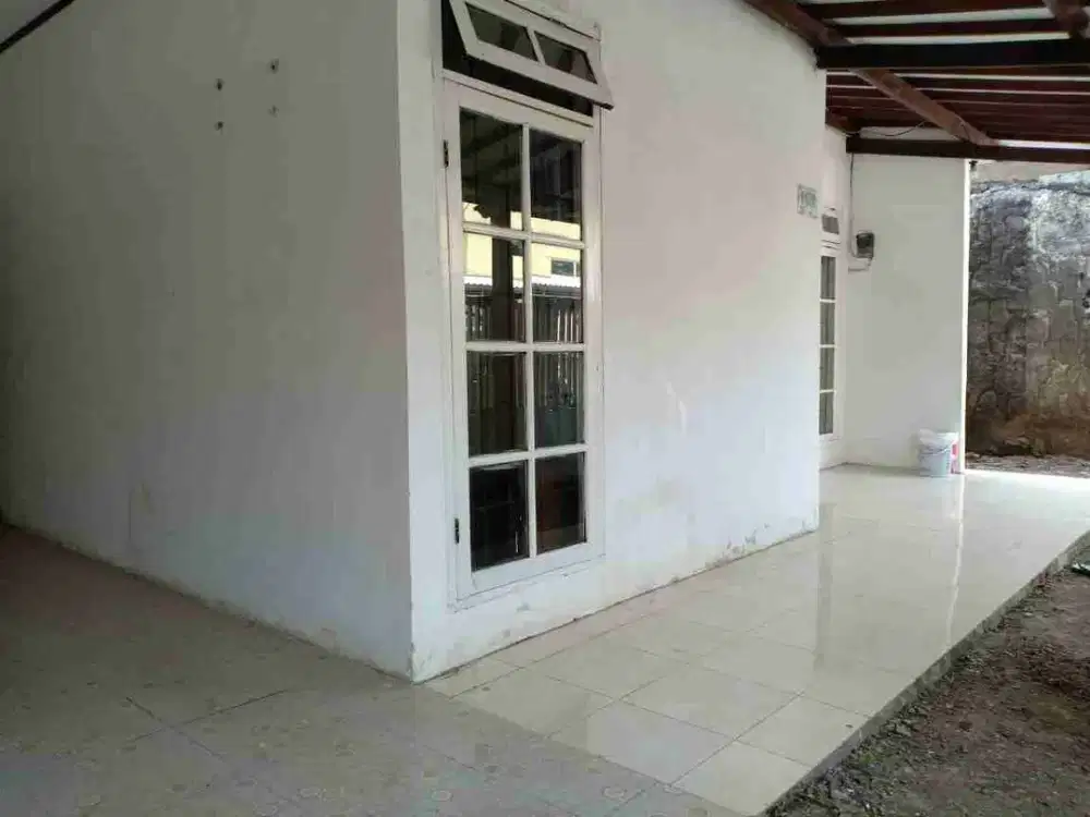 Disewakan rumah murah LT 235LB 150 ada halaman luas dibelakang di Pemda jatiasih bekasi