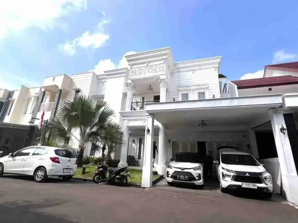 Rumah Classic modern dgn Kolam Renang pribadi dlm Townhouse Pejaten Barat