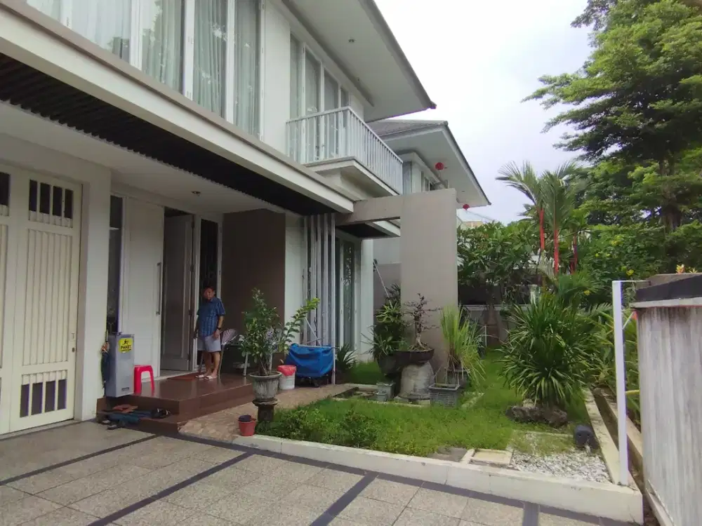 DISEWAKAN RUMAH FULL FURNISH ROYAL RESIDENCE ROW JALAN PALING BESAR