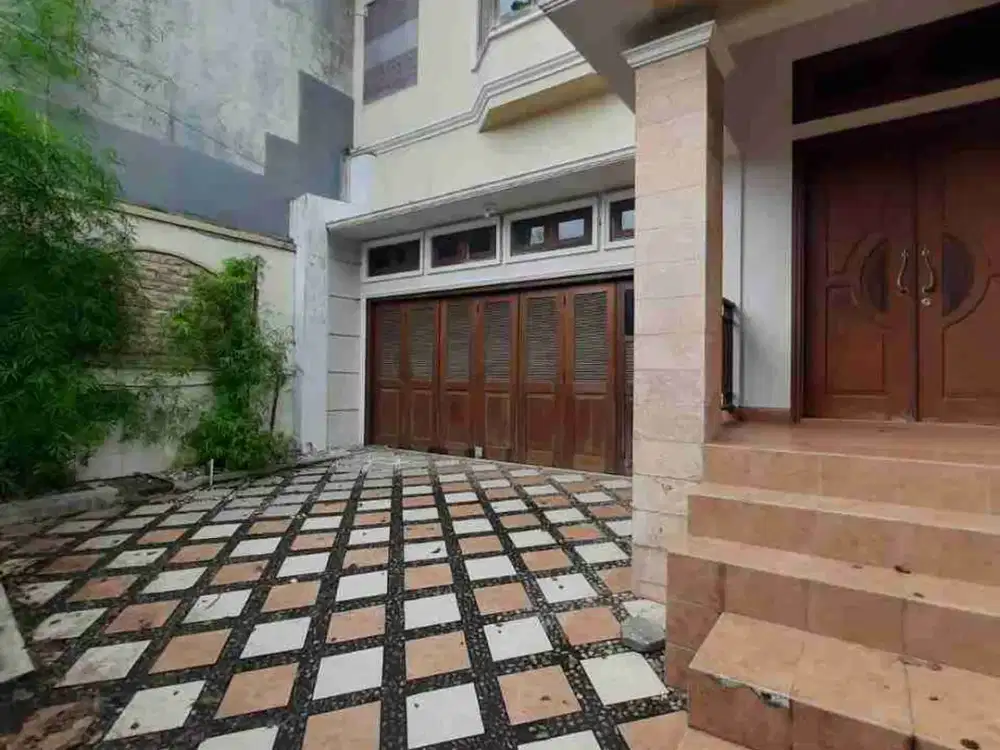 Rumah luas area Pogung Baru dekat UGM