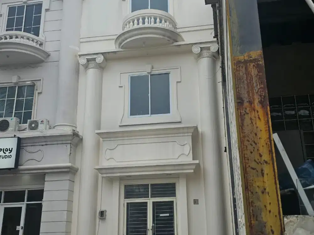 Rukan Eksklusif Pantai Indah Kapuk Jakarta 3,5 Lantai Posisi Boulevard