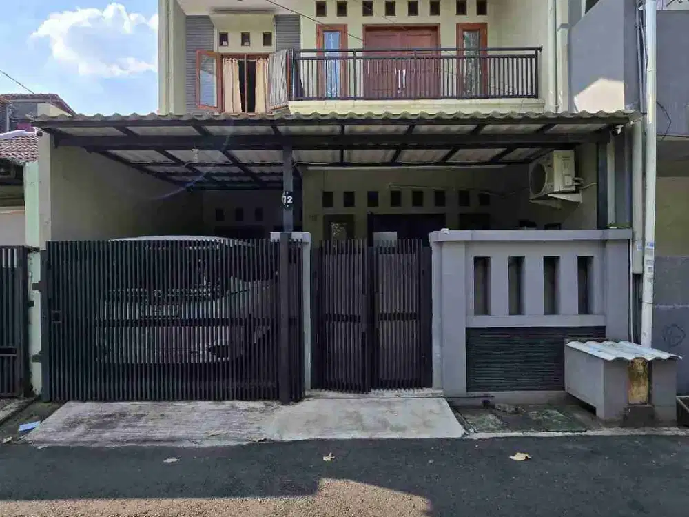 Rumah Secondary Terawat Samping Masjid Dalam Komplek