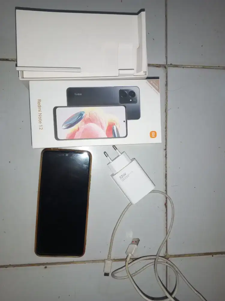 Redmi Note 12 ice blue 6/128 mulus dan komplit Oktober 2024.