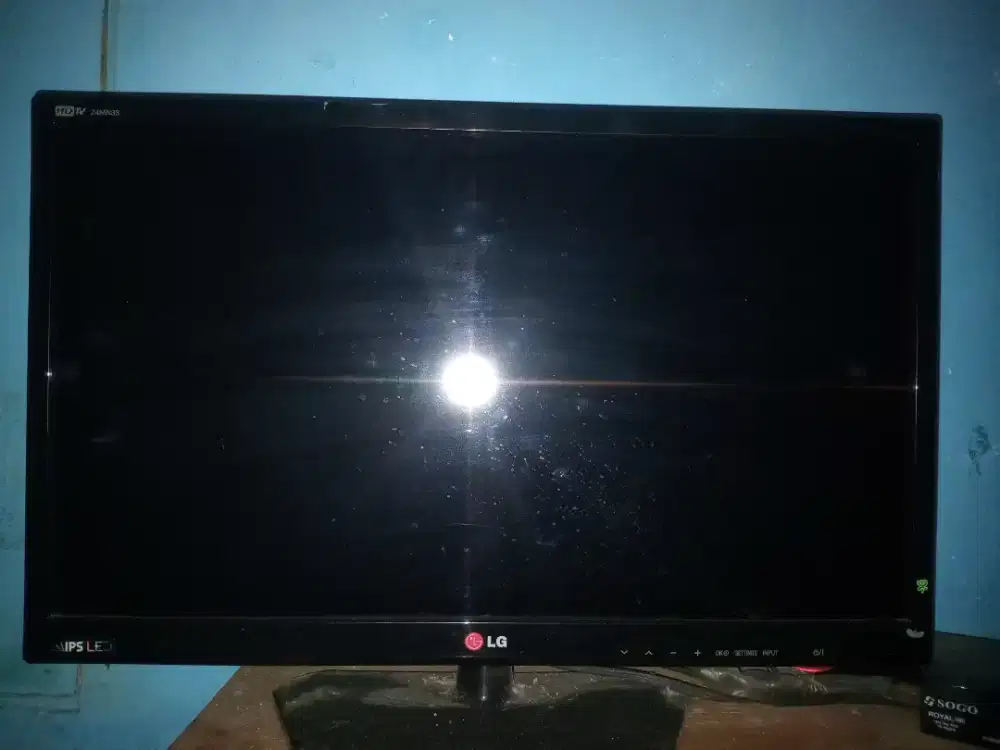 LAD TV LG 22 ins + STB dan Braket besi tembok