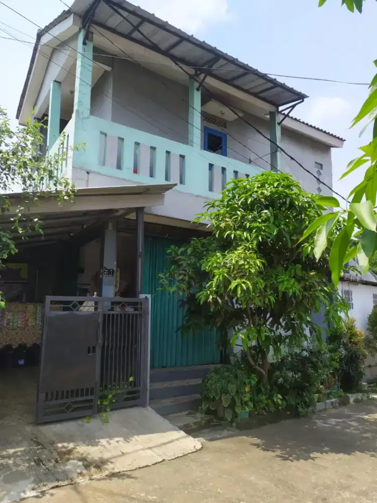 Dijual rumah 2 lantai diperumahan ambar 3 blok k7 no.1.