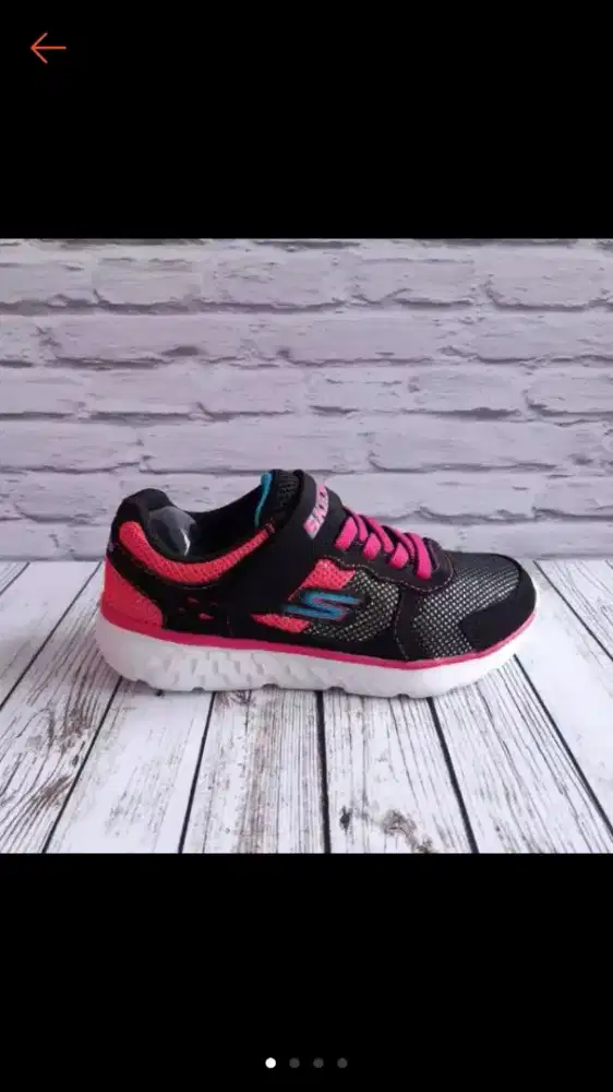 Sepatu skechers anak