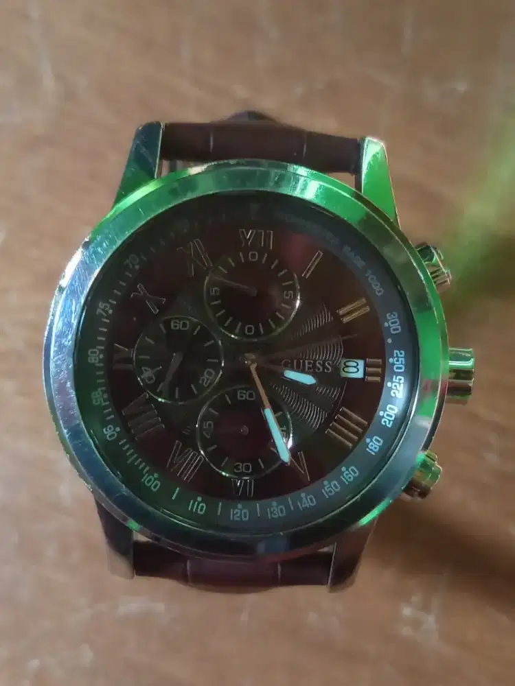 Jam tangan pria Guees