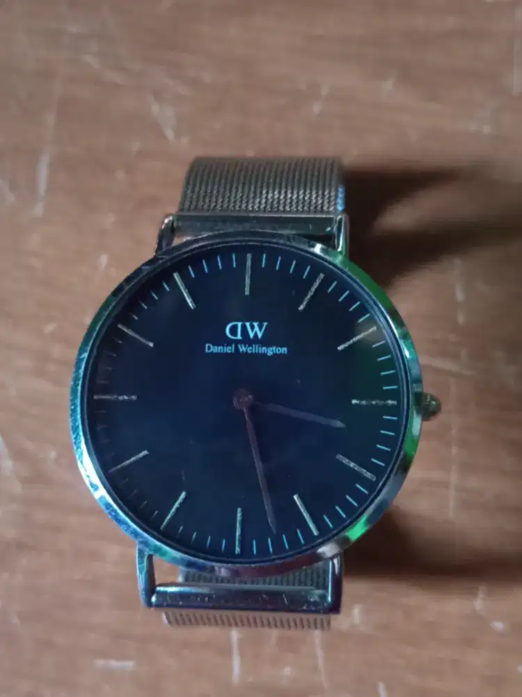 Jam tangan DW  buat pria dan wanita