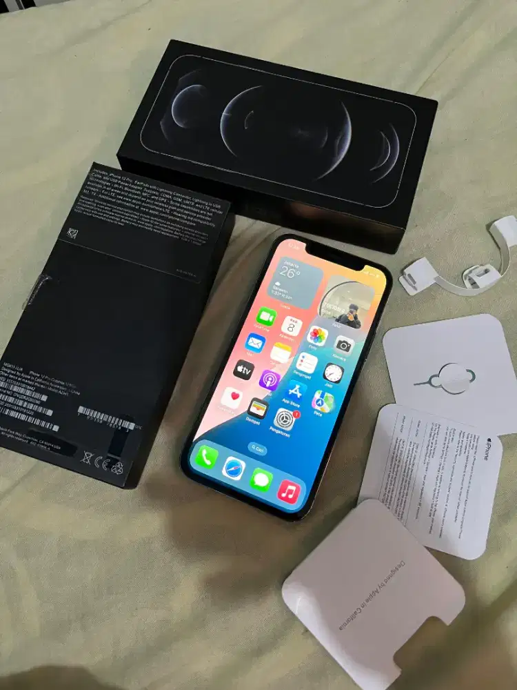 iPhone 12 pro 128 inter mlus kinclong.