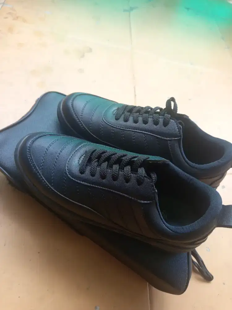 Sepatu Walker second