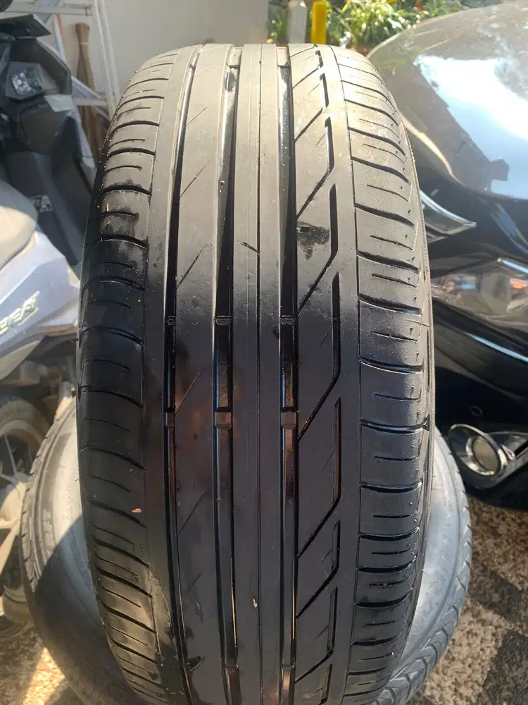 4 unit Ban mobil Bridgestone Turanza T001 225/50 ring 18 thn 2021