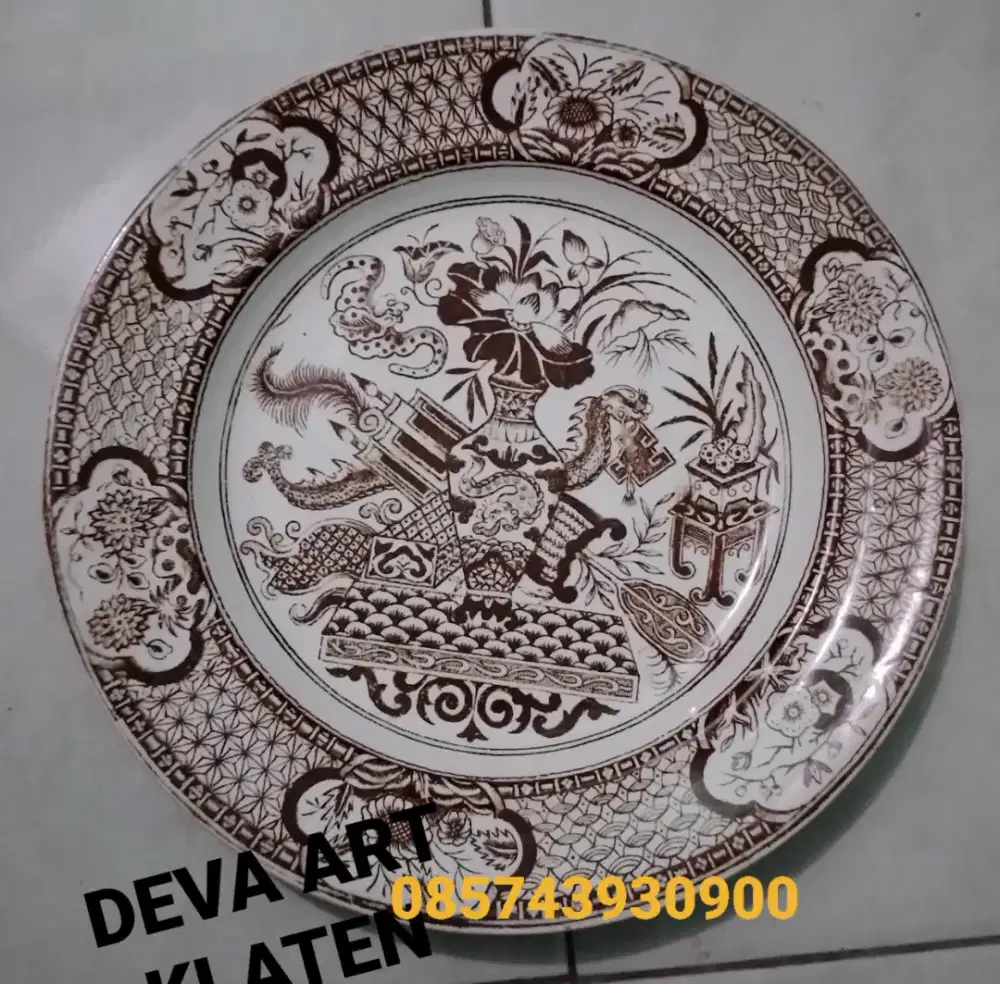 Piring eropa kuno langka