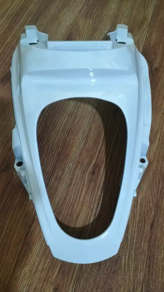 Cover belakang Scoopy karbu putih