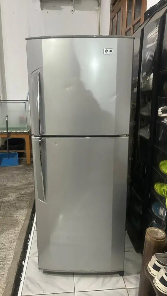 KULKAS LG 2 PINTU ( baca deskripsi ! )