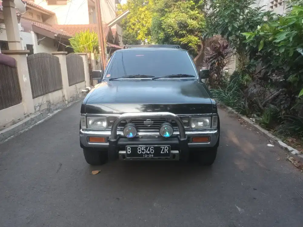 Nissan Terrano spirit  th 2001