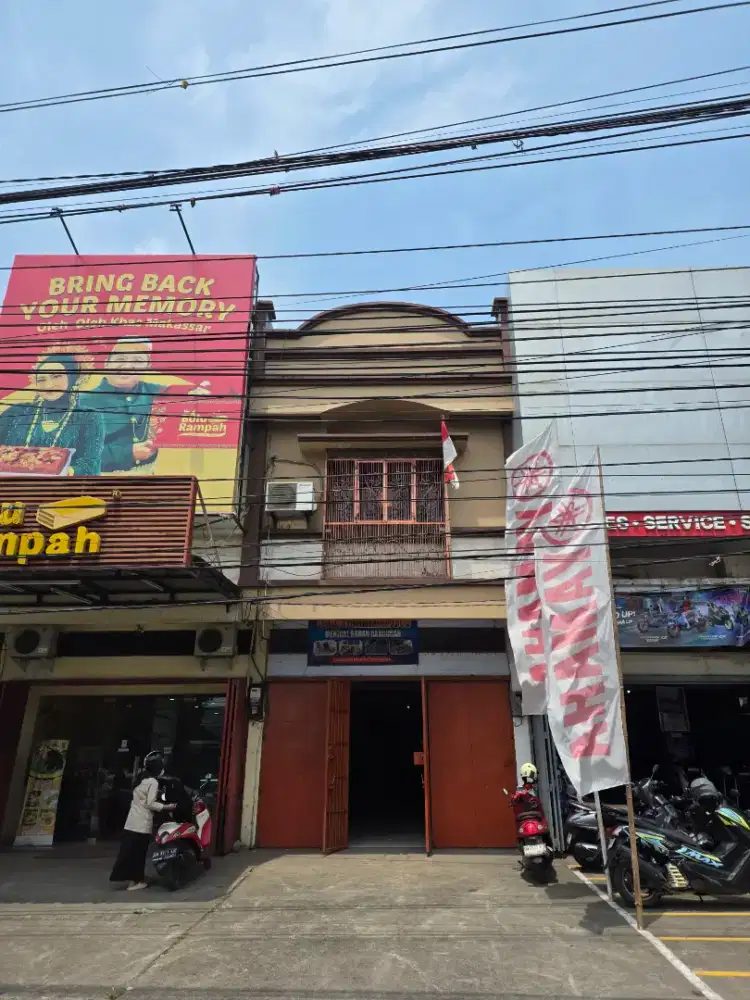 Disewakan ruko 3 lt pros jalan s.hassanudin,gowa..luas 4.5 x35