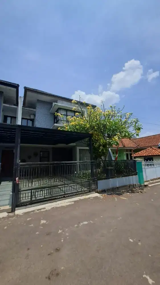 Rumah minimalis siap huni lingkungan tenang di buah batu turangga