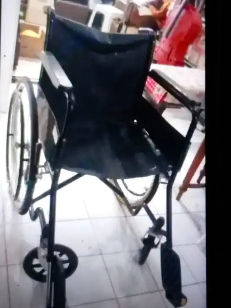 Kursi roda ban baru.