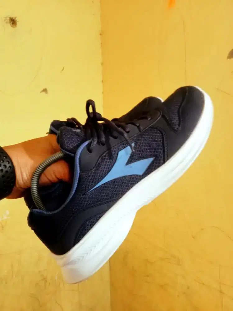 jual sepatu diadora Robin 4 running