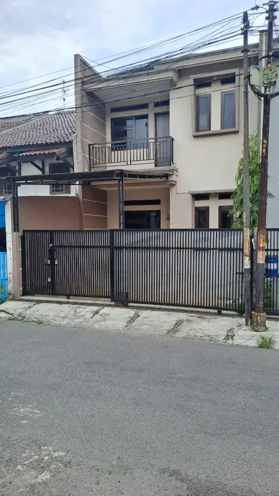 Rumah bagus siap huni jalan lebar di turangga buah batu