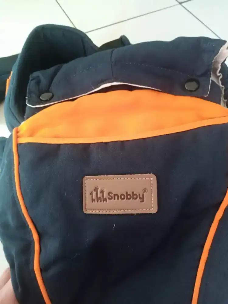 Gendongan bayi depan merk snobby