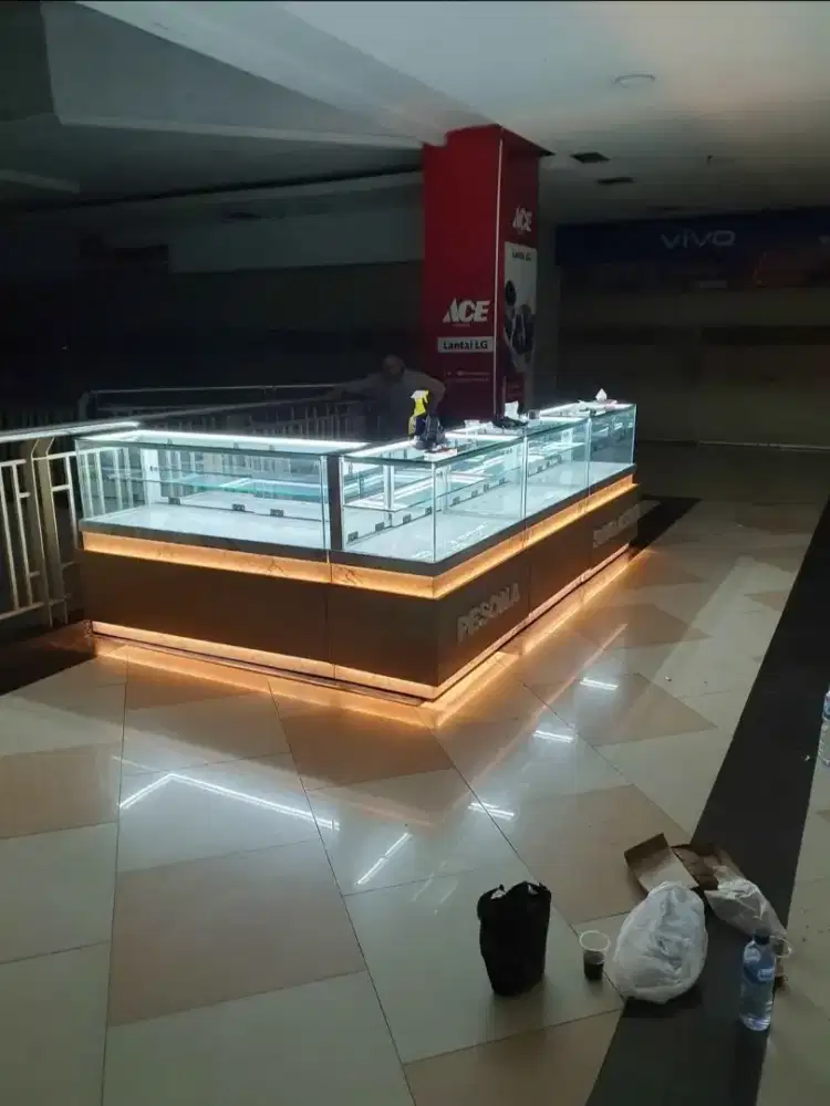 Meja etalase display counter