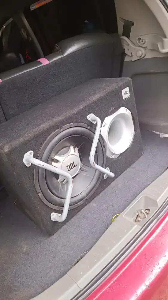Subwoofer aktif JBL