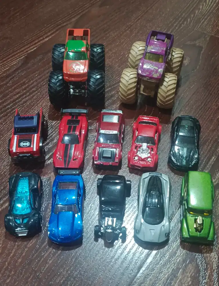 Hot Wheels Loose Cars 10 pcs & 2 Monster Trucks Take All